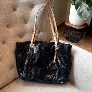 Michael Kors shoulder bag in excellent condition. Hardly used.